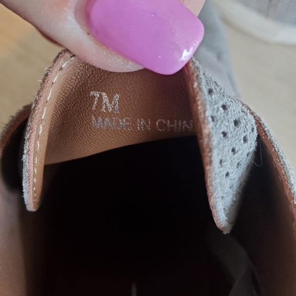 LIANA PAOLO-sz.7, Grey wedge suede booties - Picture 6 of 6